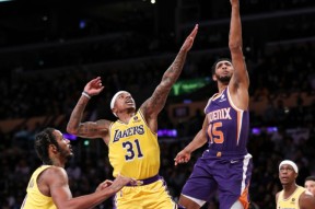 开云体育官网-刚刚！风云突变密尔沃基雄鹿集结日绝杀压哨赛前菲尼克斯太阳手感冰凉，印第安纳步行者今晨遗憾出局的简单介绍